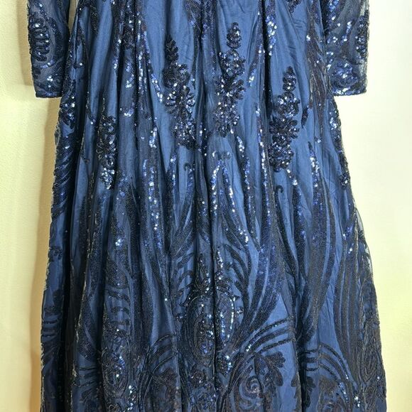 Elegant Navy Blue Evening Gown - Picture 12 of 14